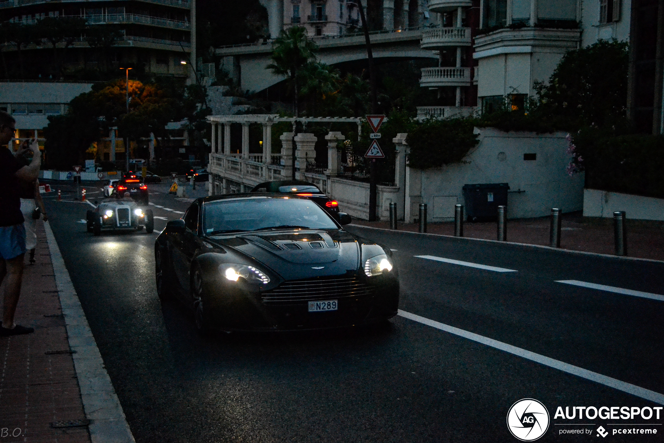 Aston Martin V12 Vantage