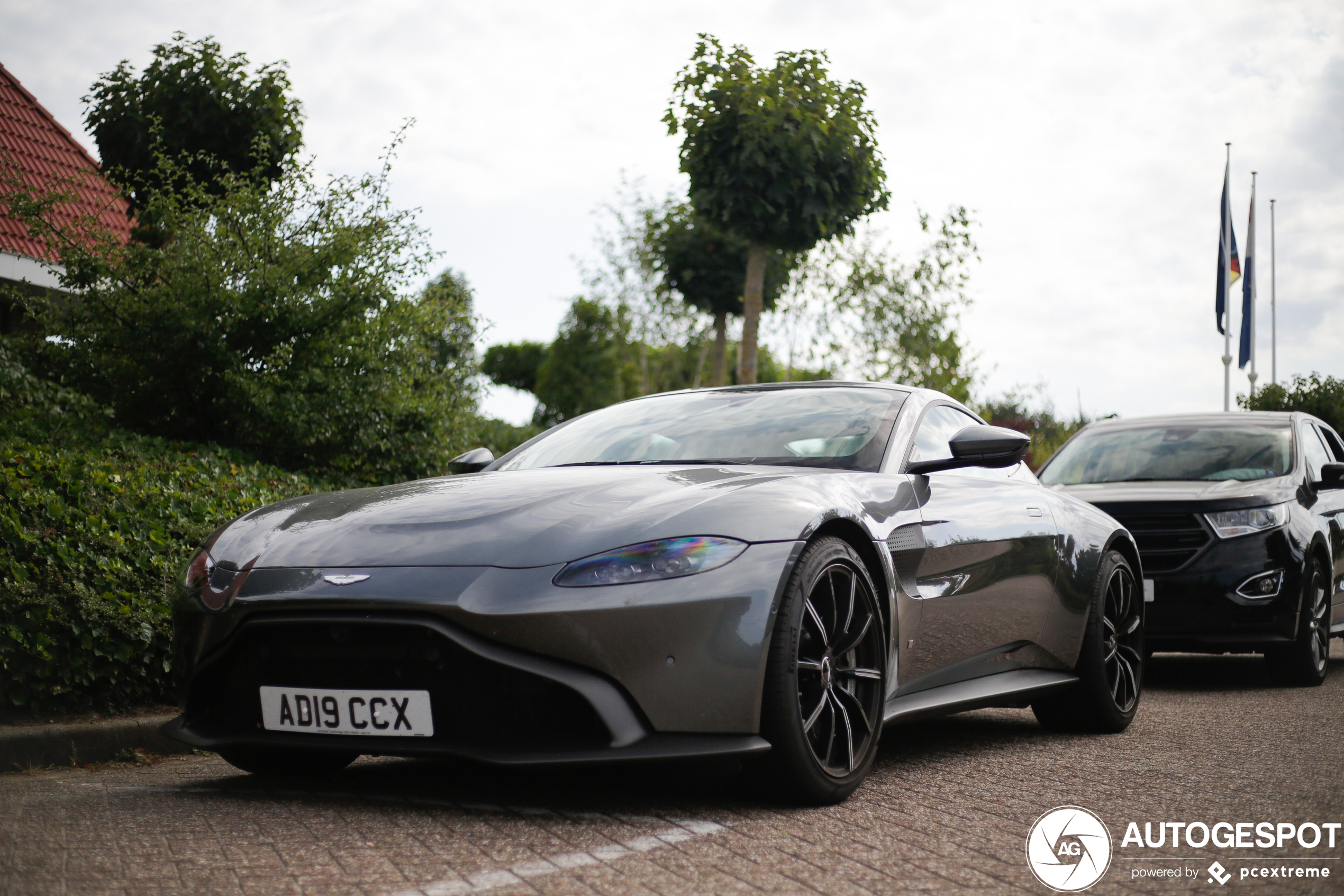 Aston Martin V8 Vantage 2018