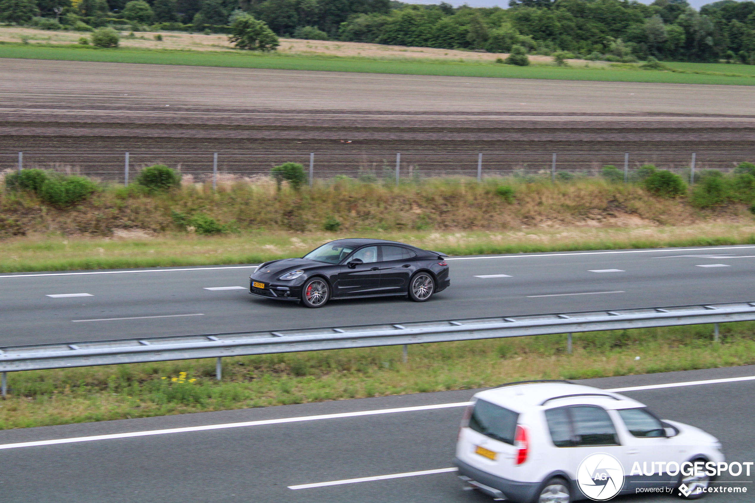 Porsche 971 Panamera Turbo