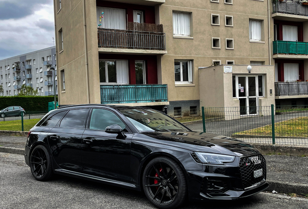 Audi RS4 Avant B9