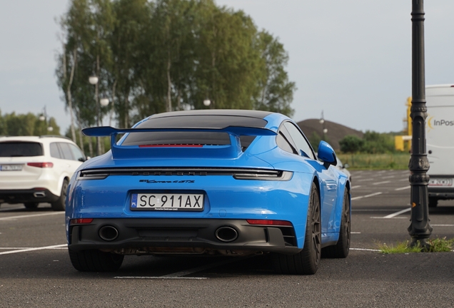 Porsche 992 Carrera 4 GTS