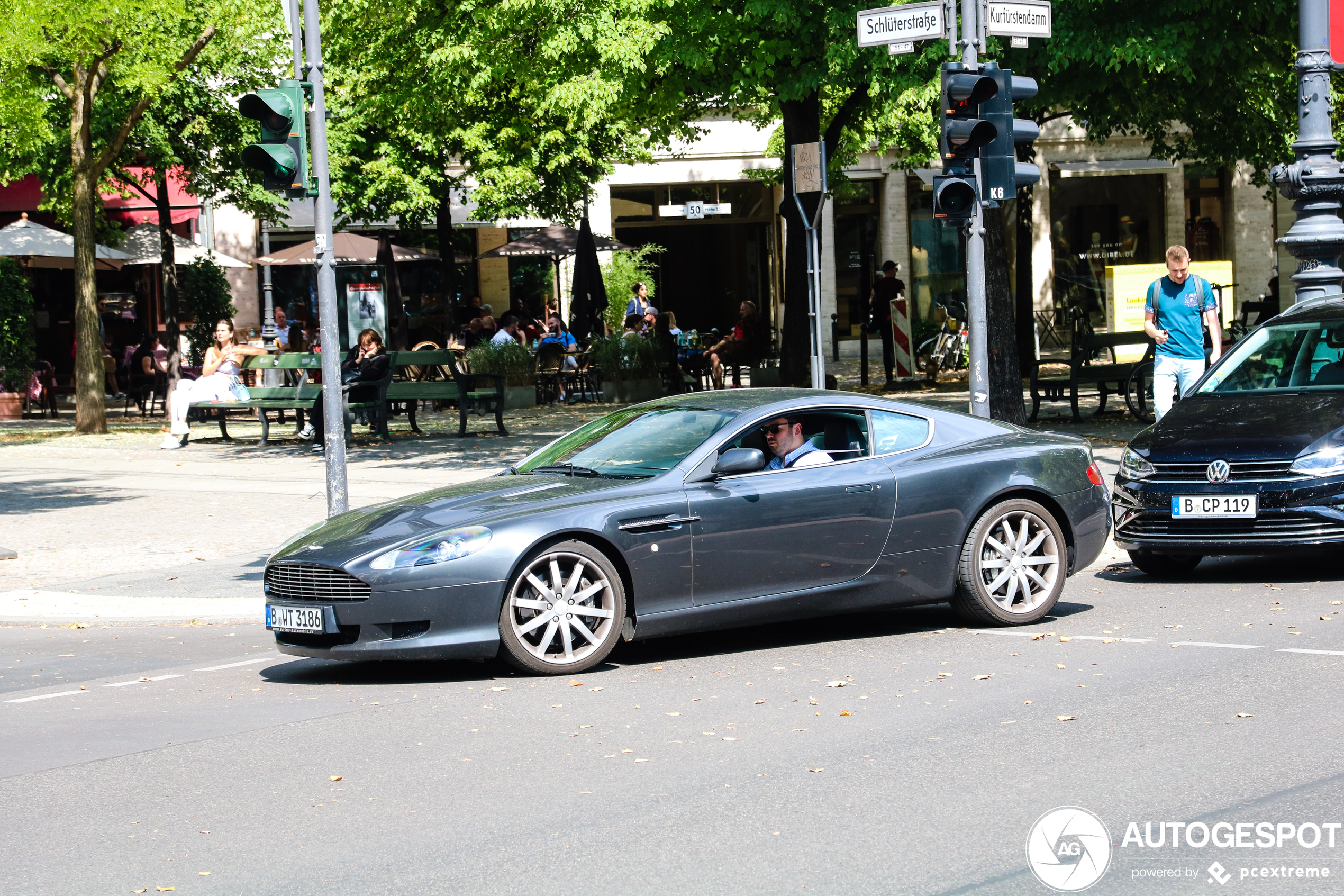 Aston Martin DB9