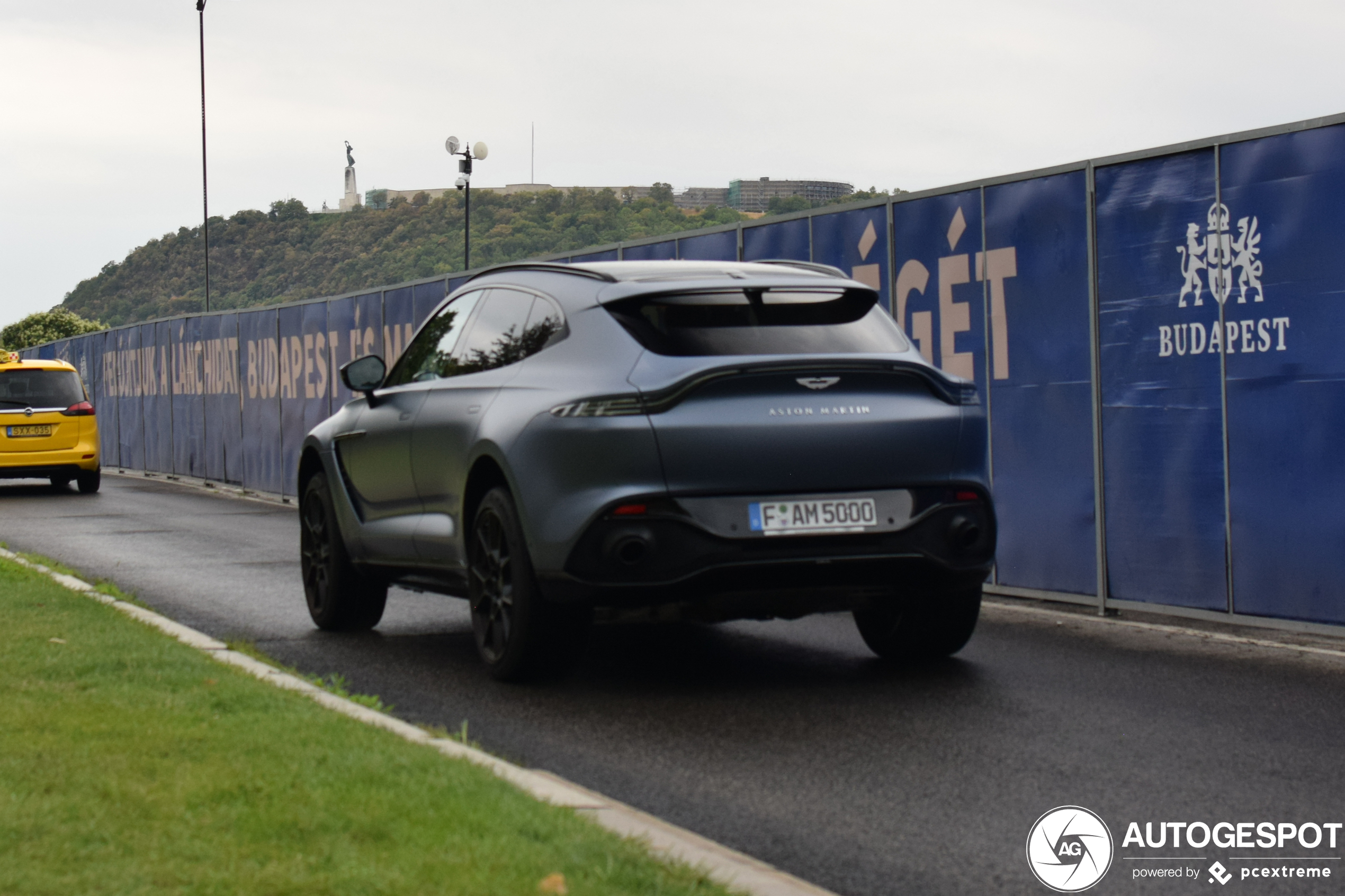 Aston Martin DBX