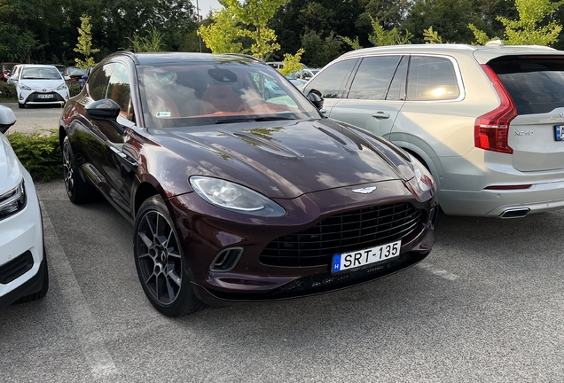 Aston Martin DBX