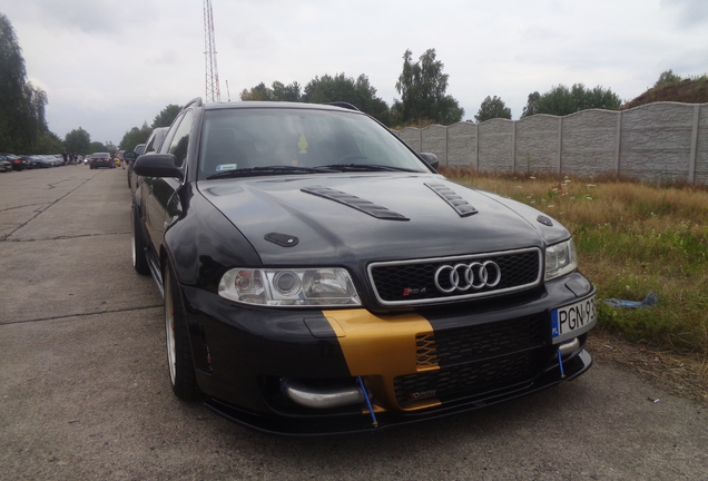 Audi RS4 Avant B5