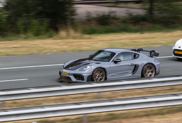 Porsche 718 Cayman GT4 RS Weissach Package