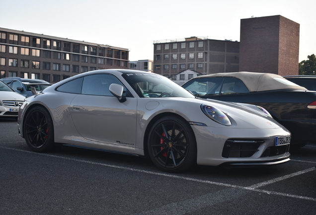 Porsche 992 Carrera 4S