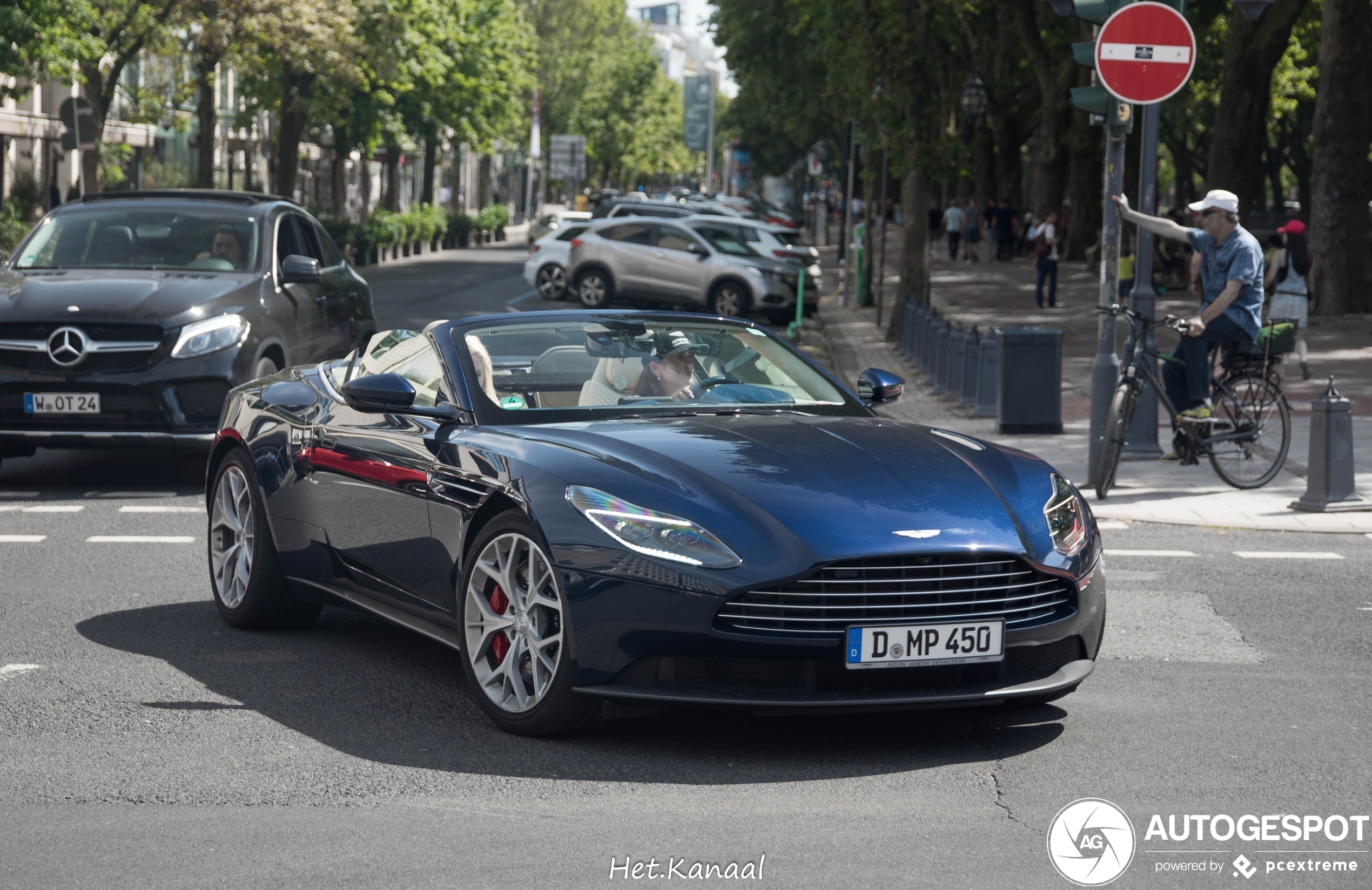 Aston Martin DB11 V8 Volante