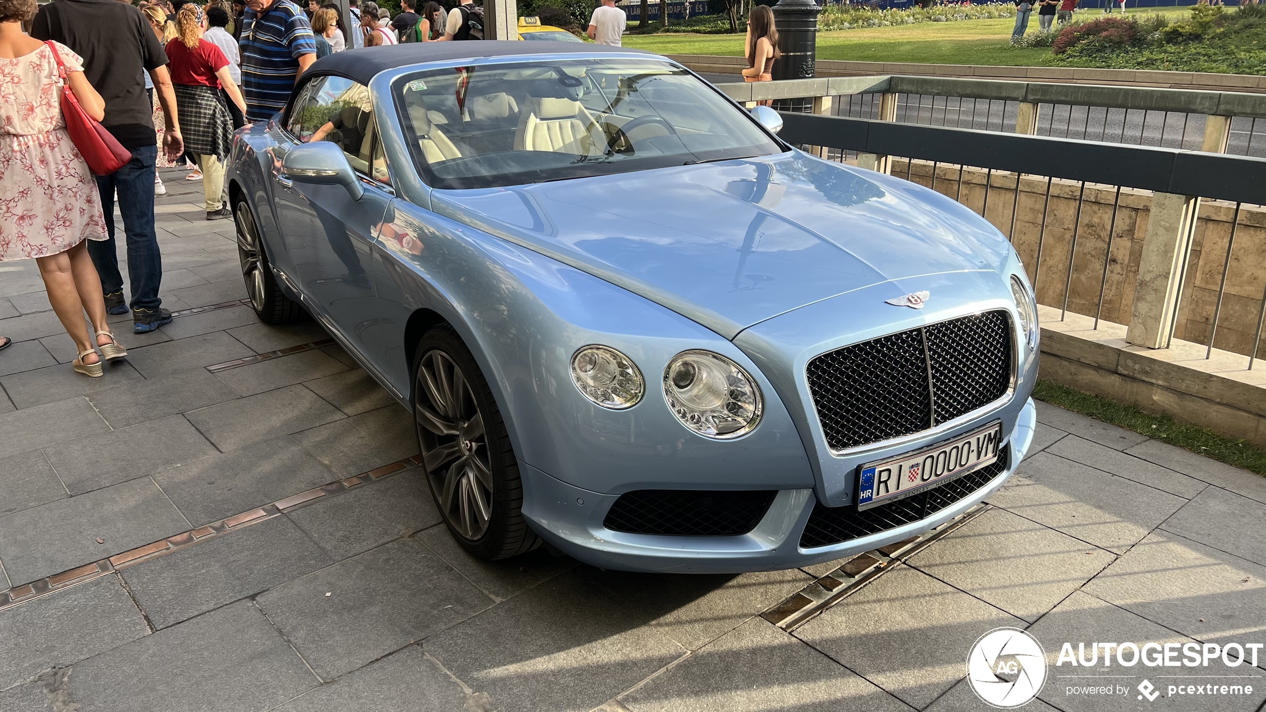 Bentley Continental GTC V8