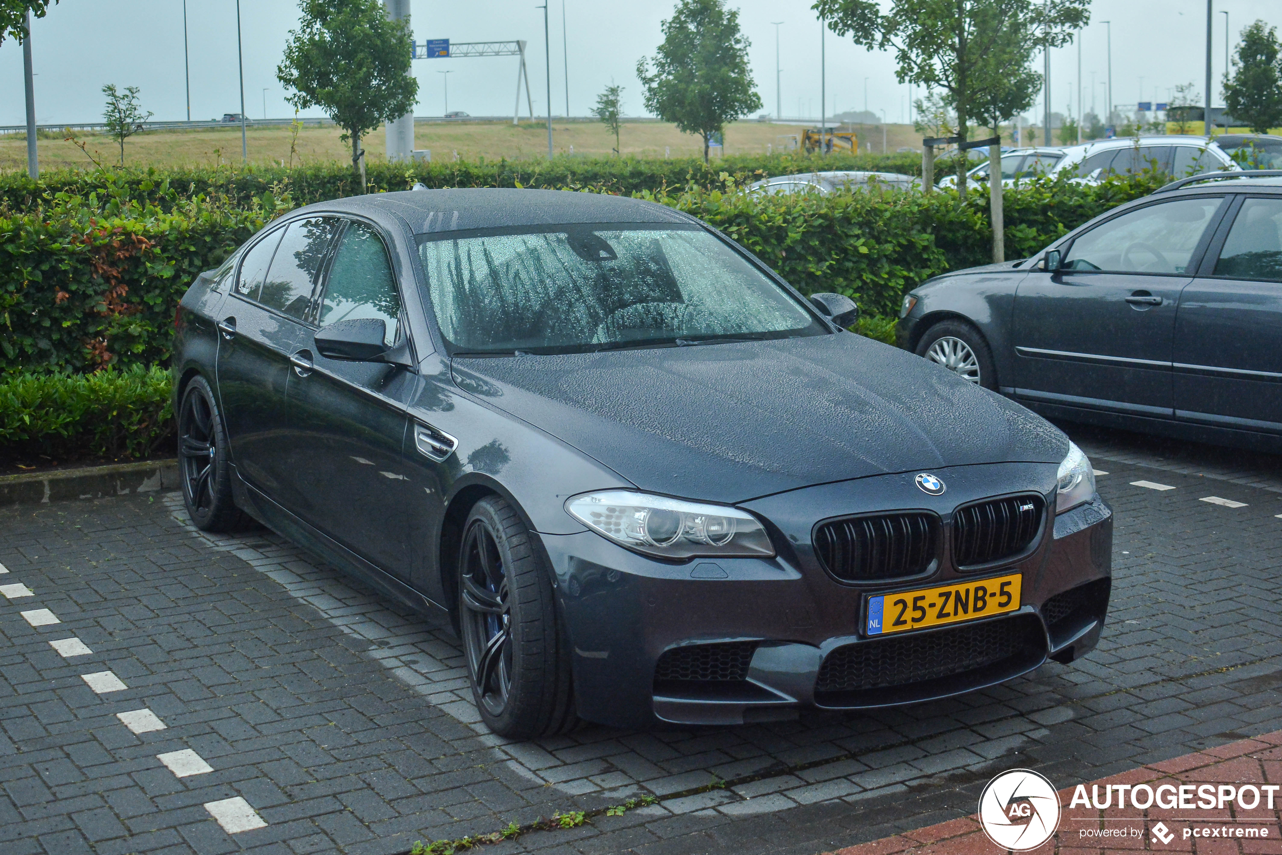 BMW M5 F10 2011