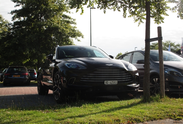 Aston Martin DBX