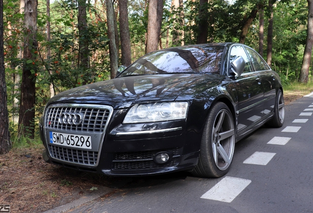 Audi S8 D3