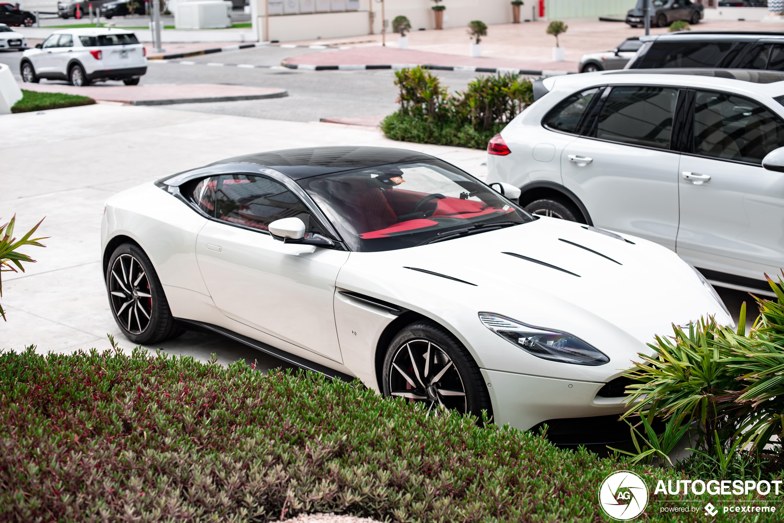 Aston Martin DB11