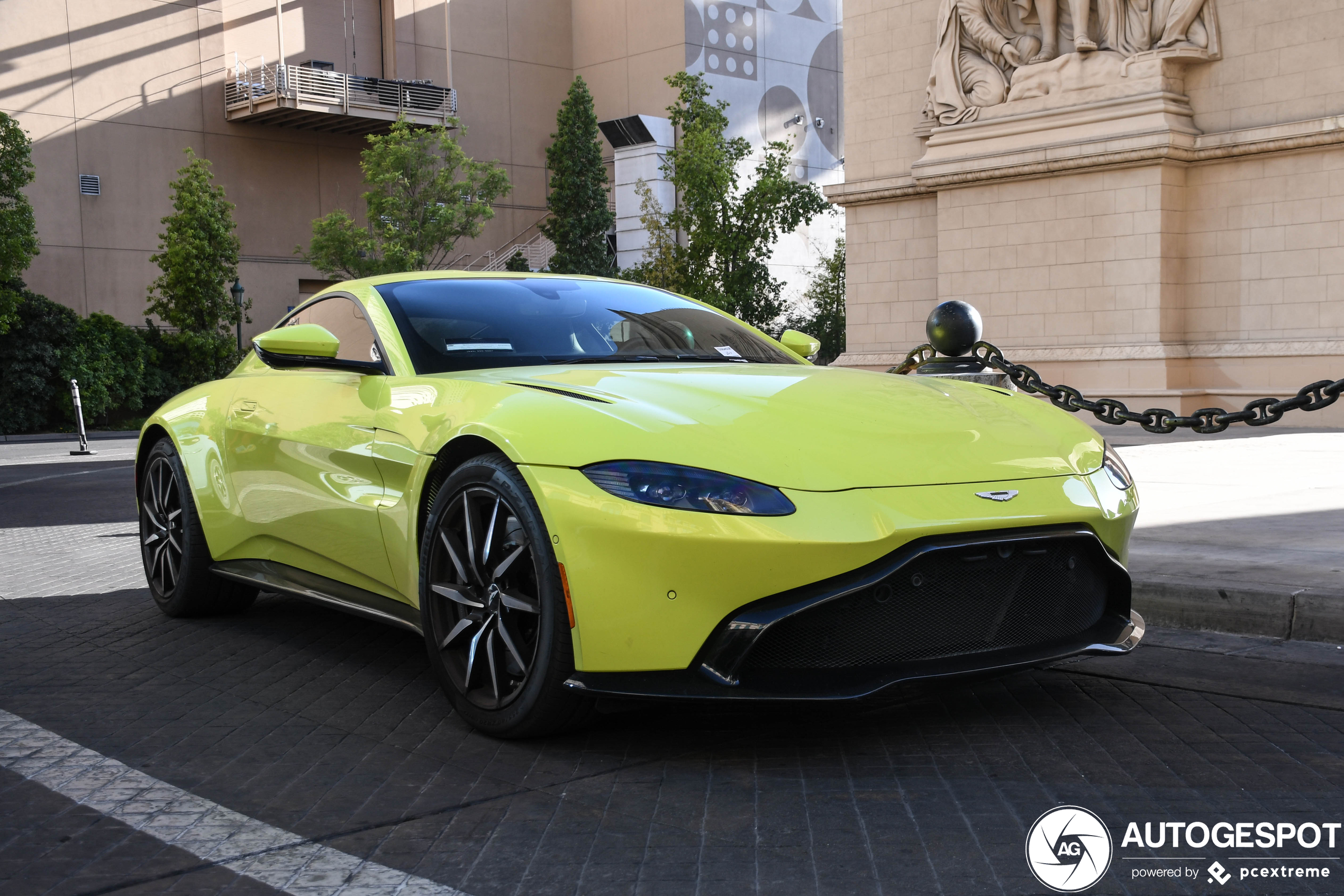 Aston Martin V8 Vantage 2018