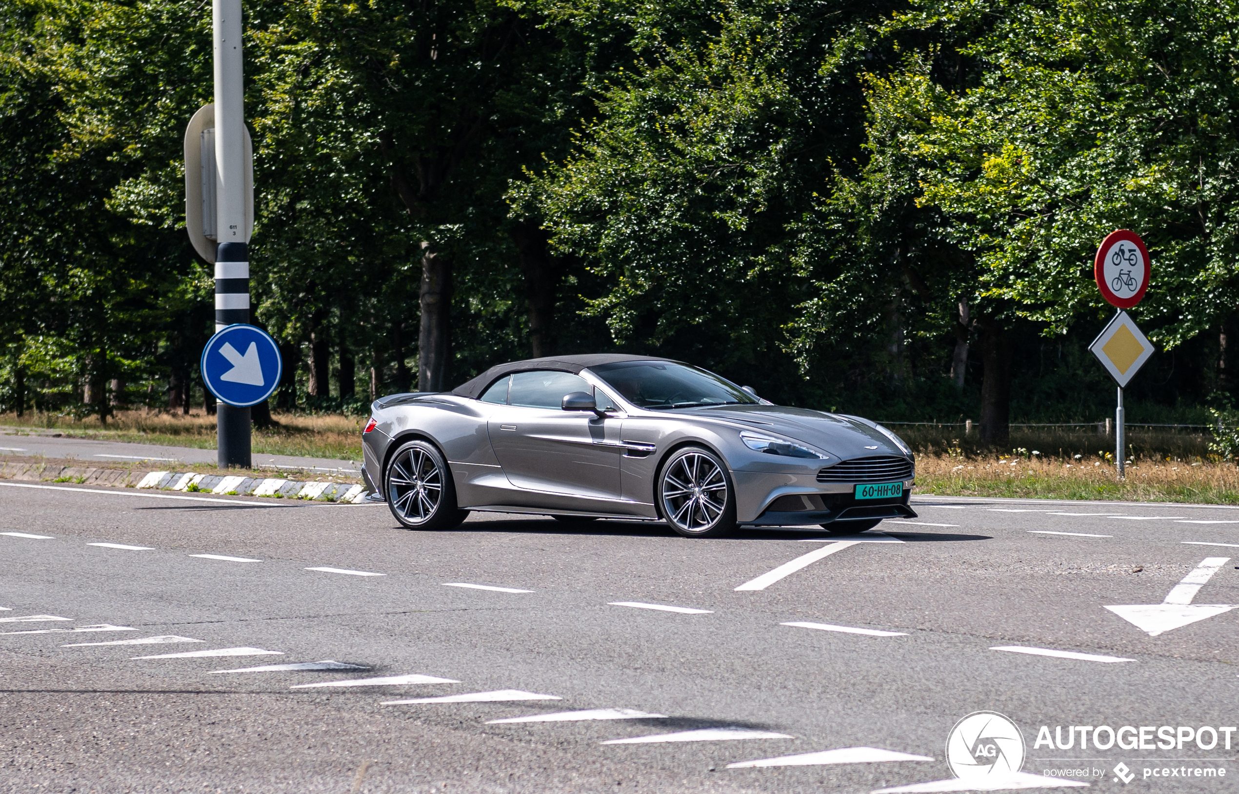 Aston Martin Vanquish S Volante 2017