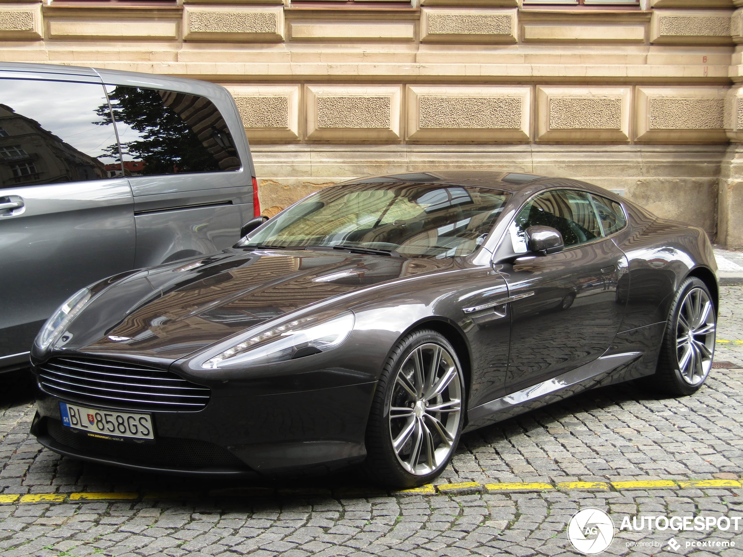 Aston Martin Virage 2011