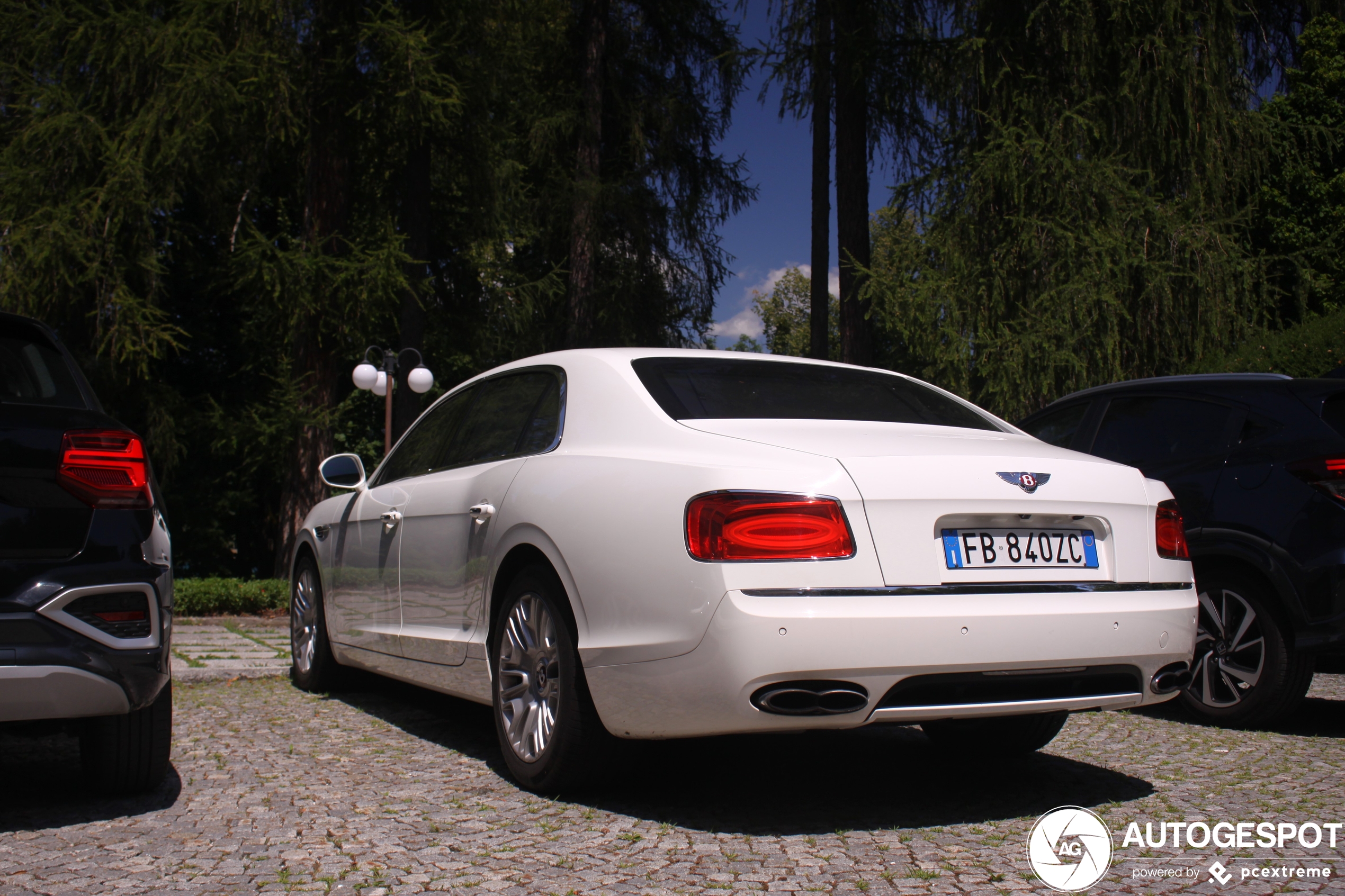 Bentley Flying Spur V8