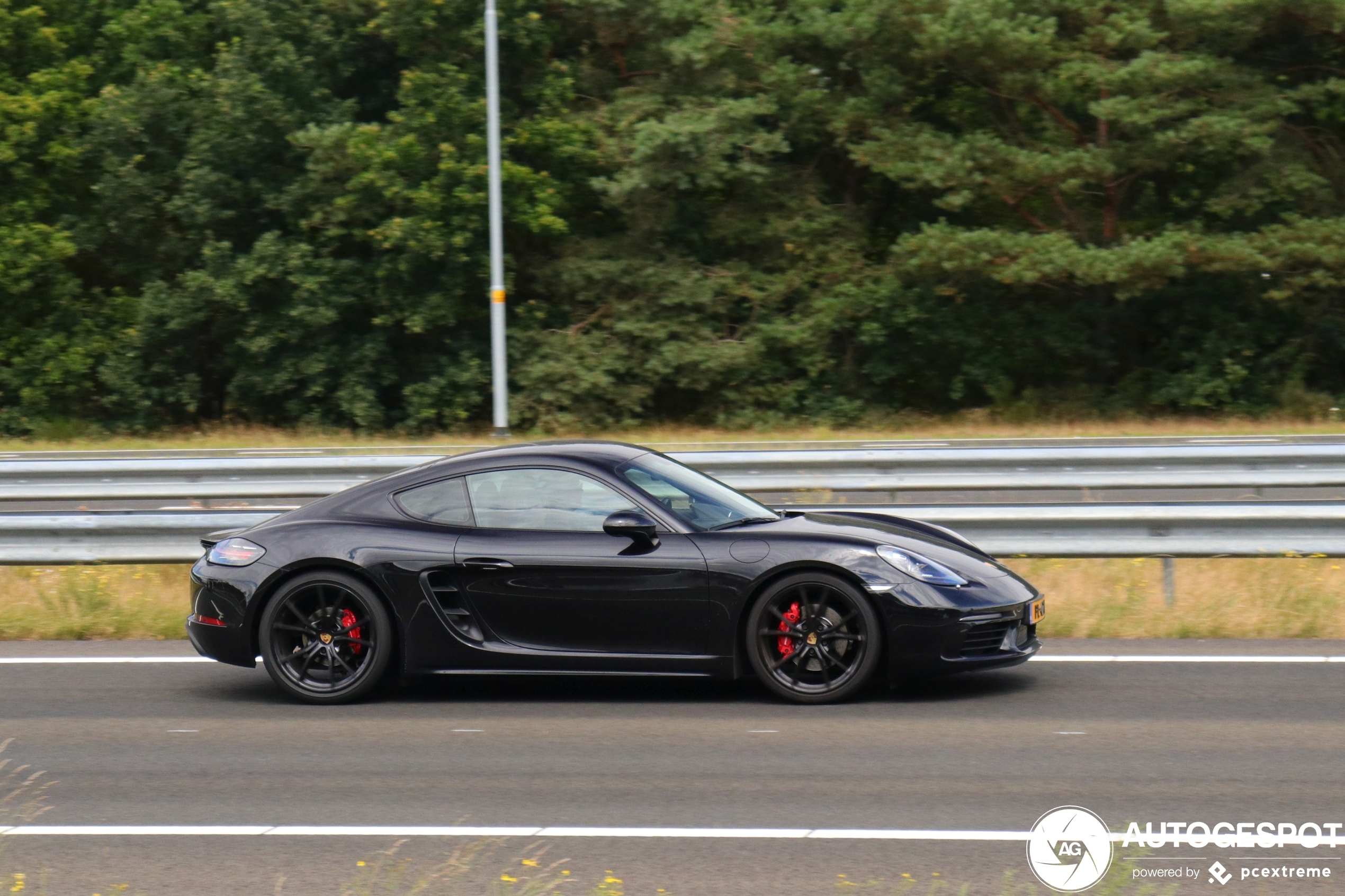 Porsche 718 Cayman S