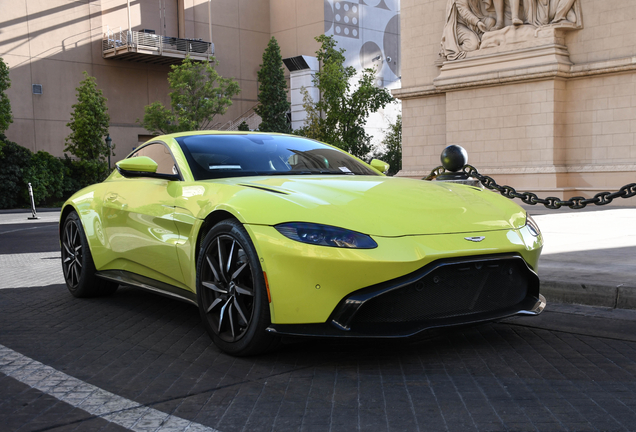 Aston Martin V8 Vantage 2018