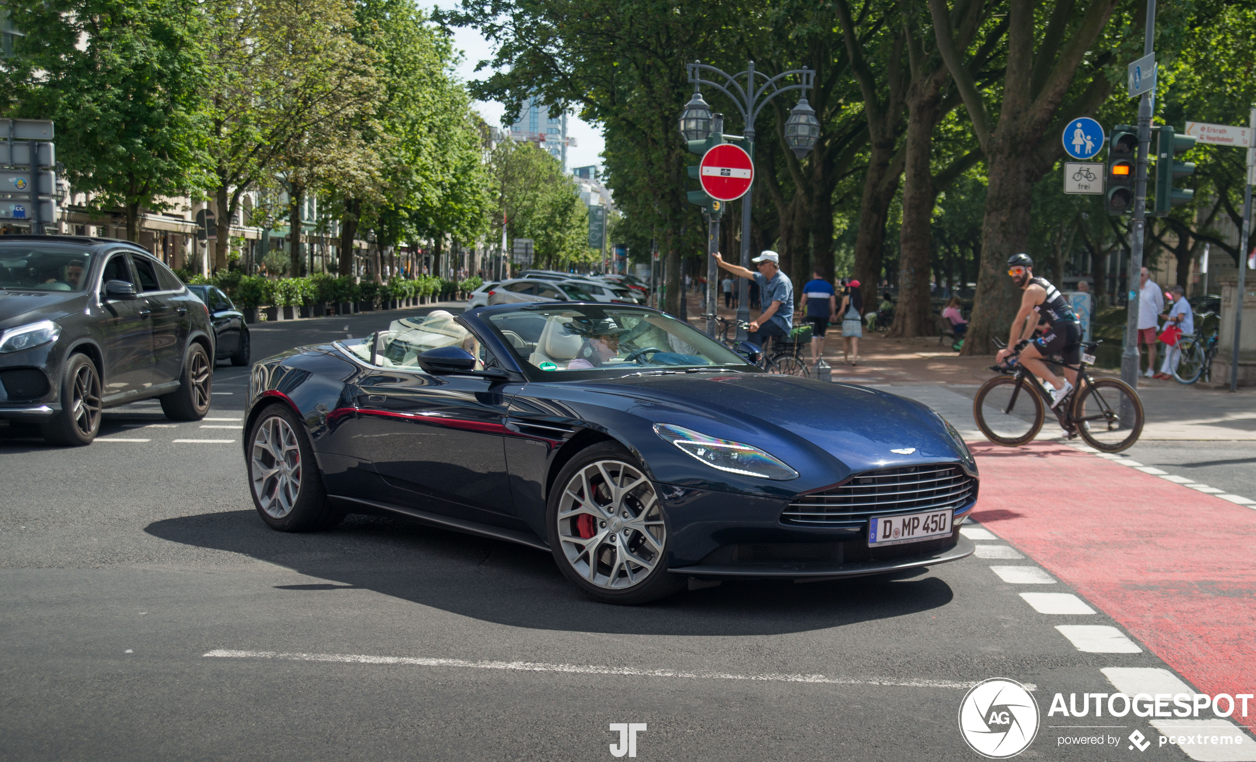 Aston Martin DB11 V8 Volante