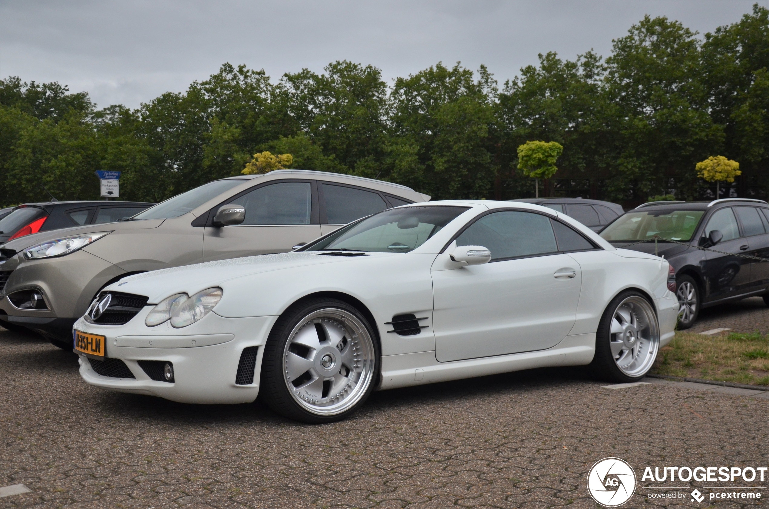 SL55 AMG draagt aparte schoenen