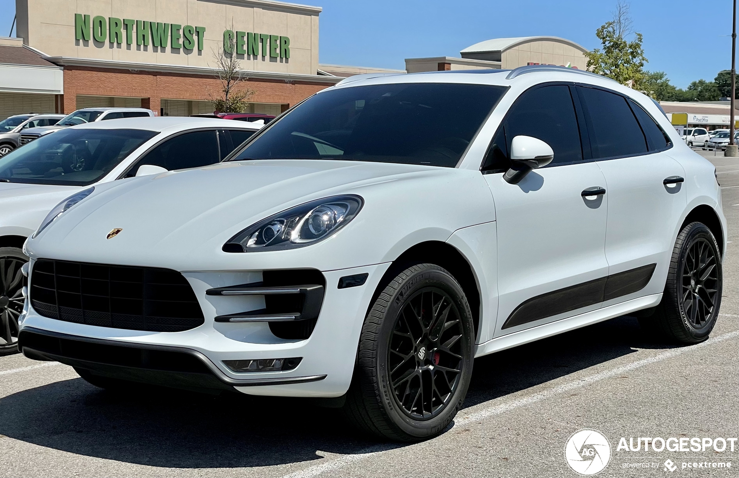 Porsche 95B Macan Turbo