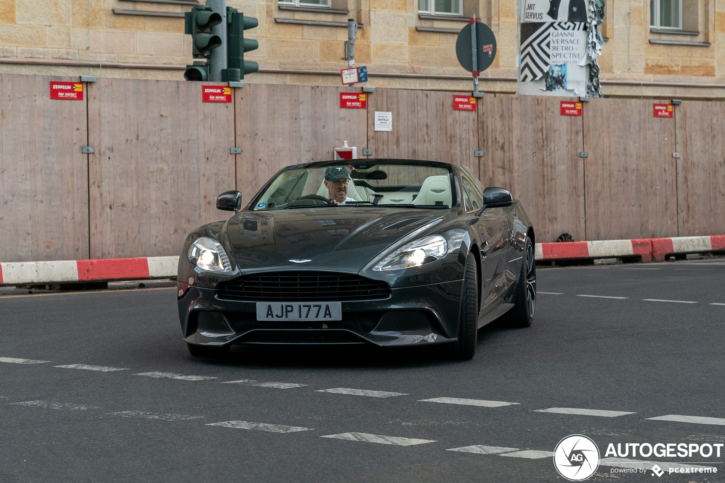 Aston Martin Vanquish Volante