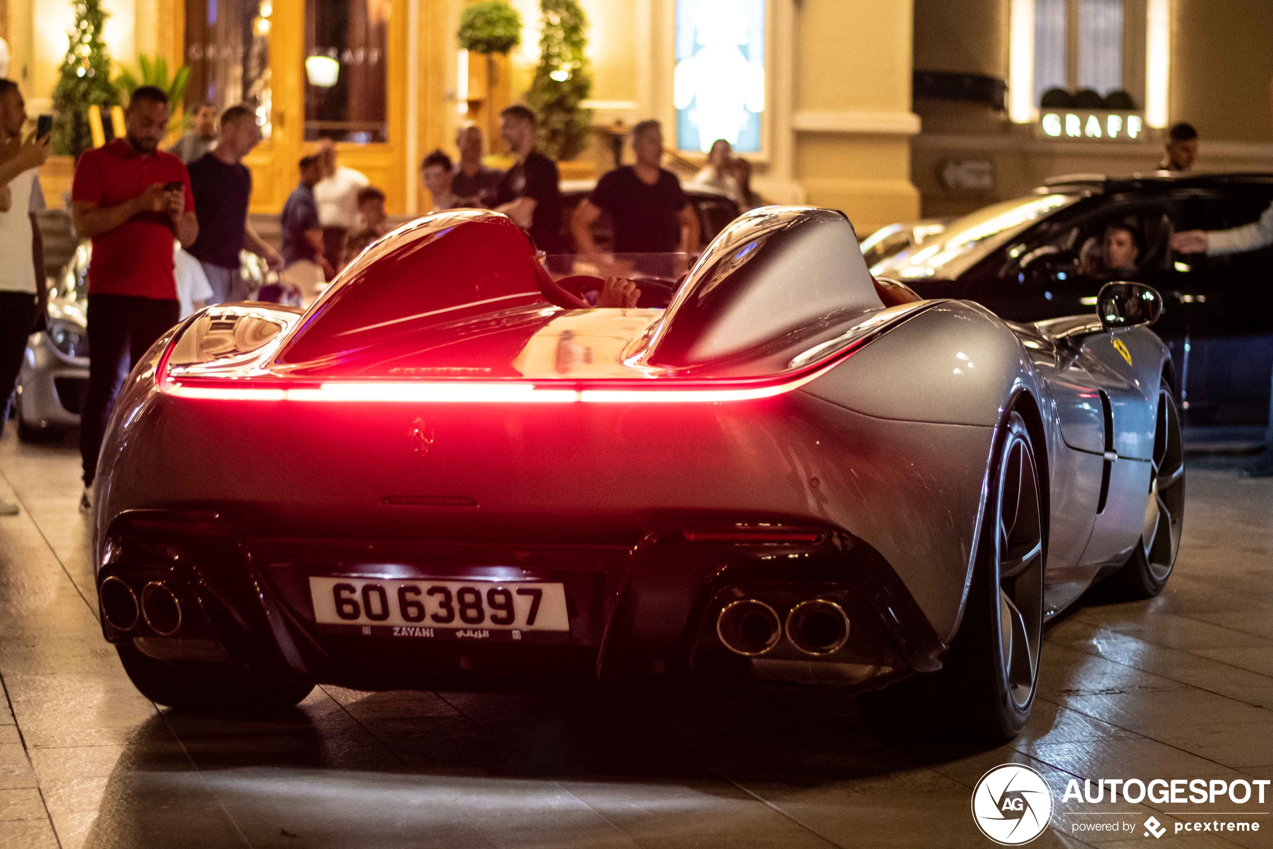 Ferrari's Monza SP2 is ook helemaal in deze zomer