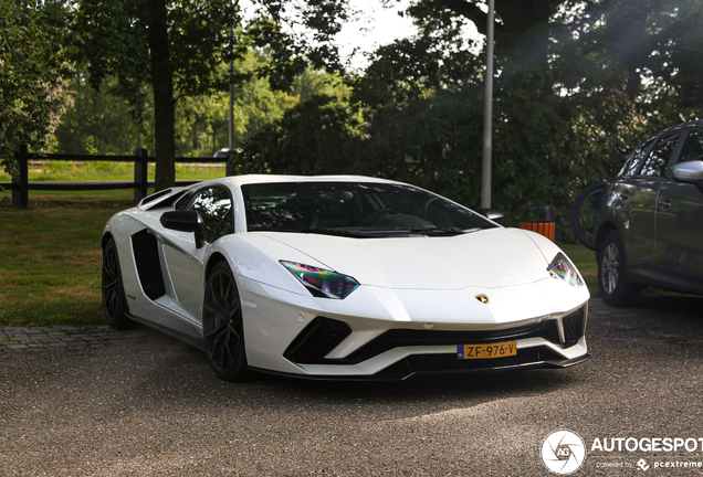 Lamborghini Aventador S LP740-4