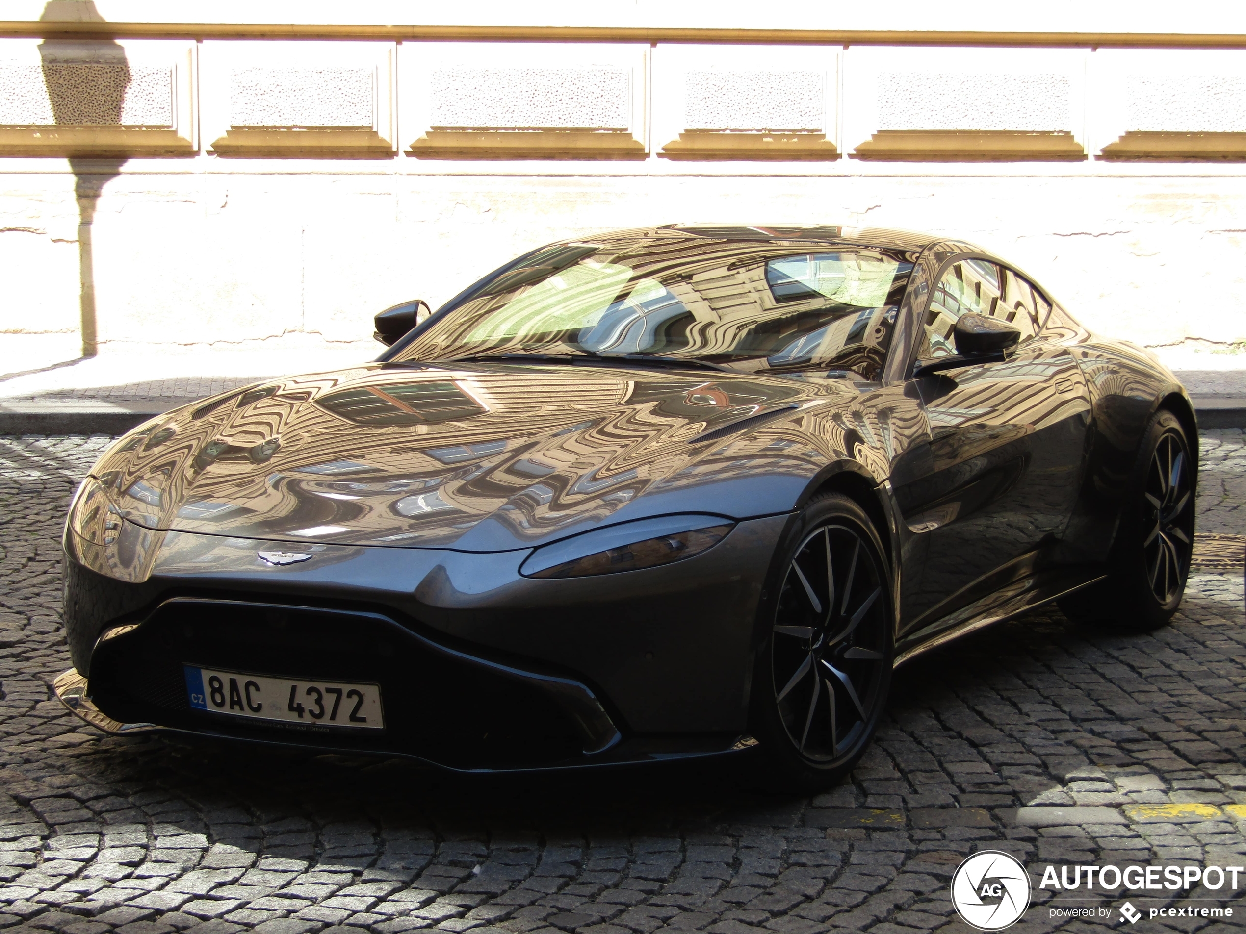 Aston Martin V8 Vantage 2018