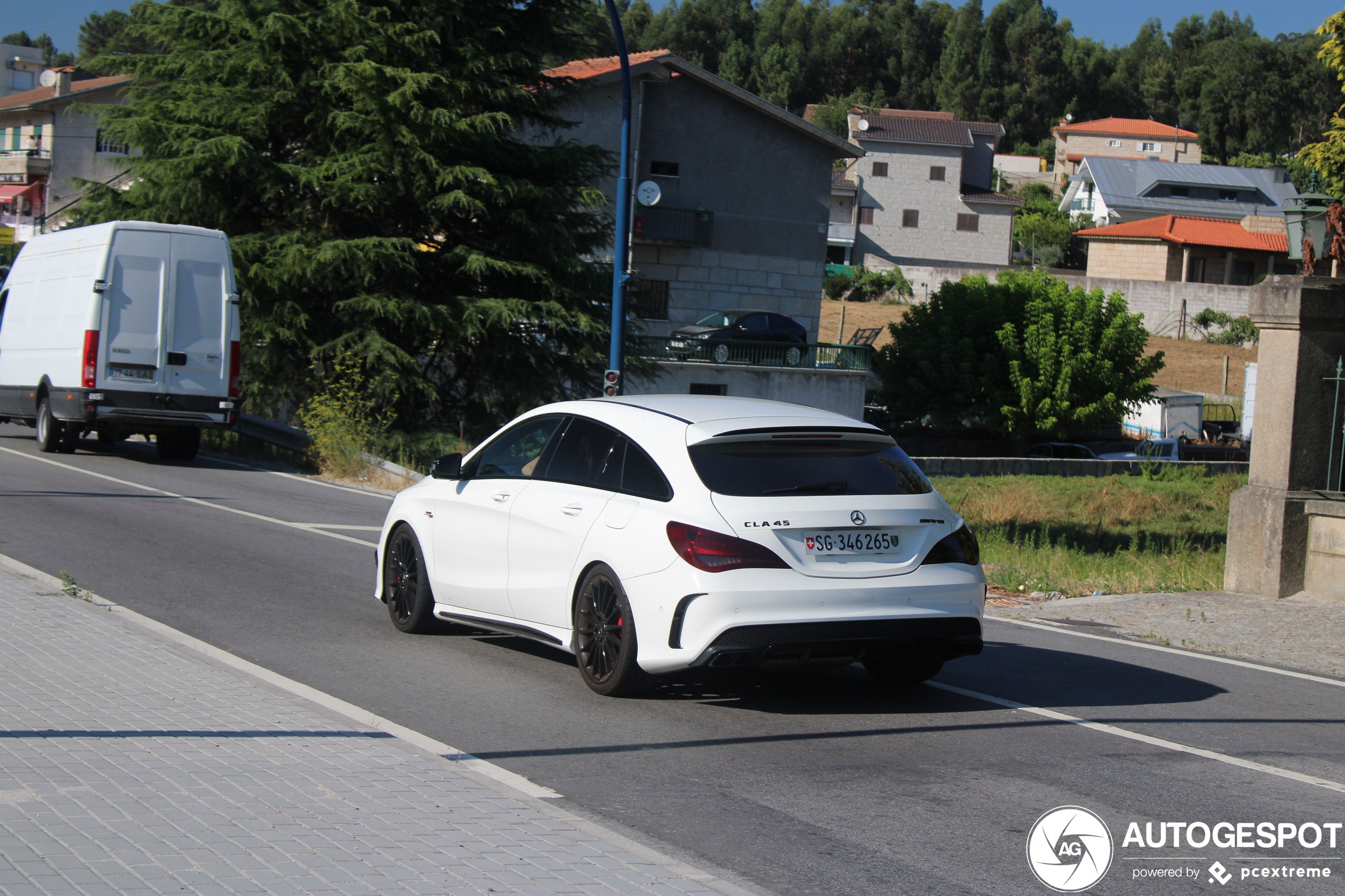 Mercedes-Benz CLA 45 AMG Shooting Brake