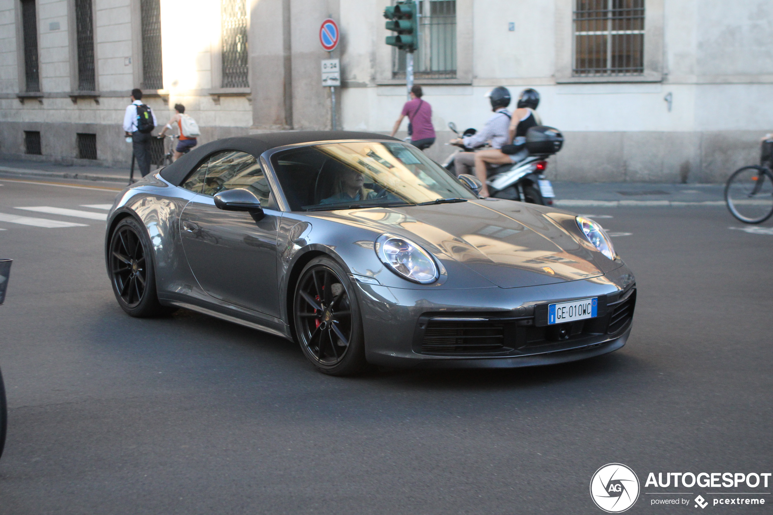 Porsche 992 Carrera 4S Cabriolet