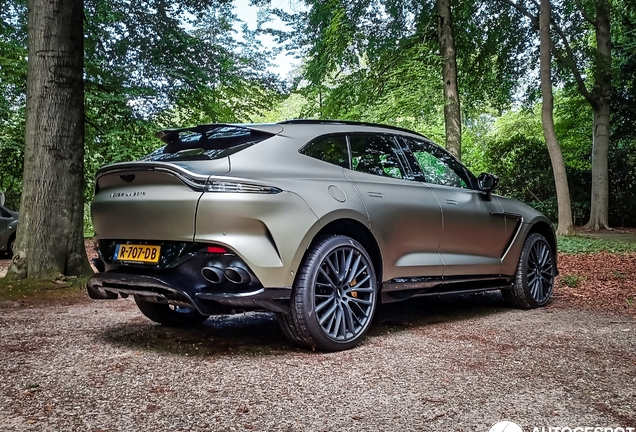 Aston Martin DBX707