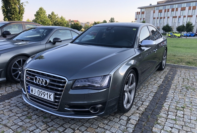 Audi S8 D4