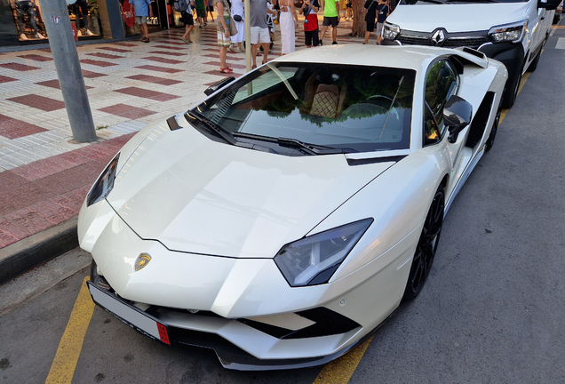 Lamborghini Aventador S LP740-4