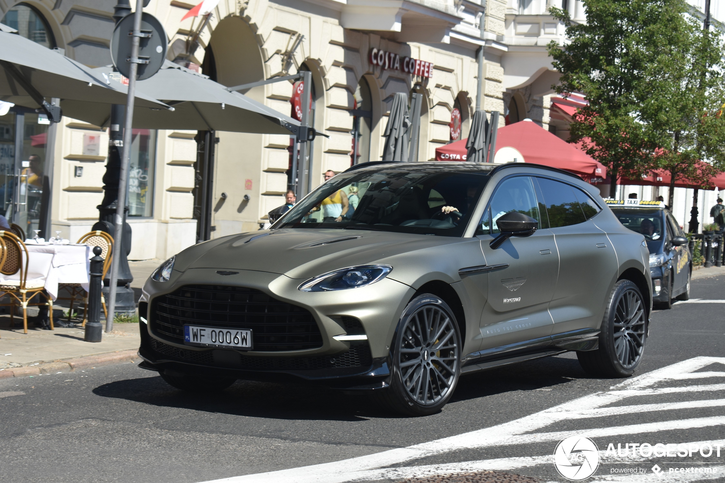 Aston Martin DBX707