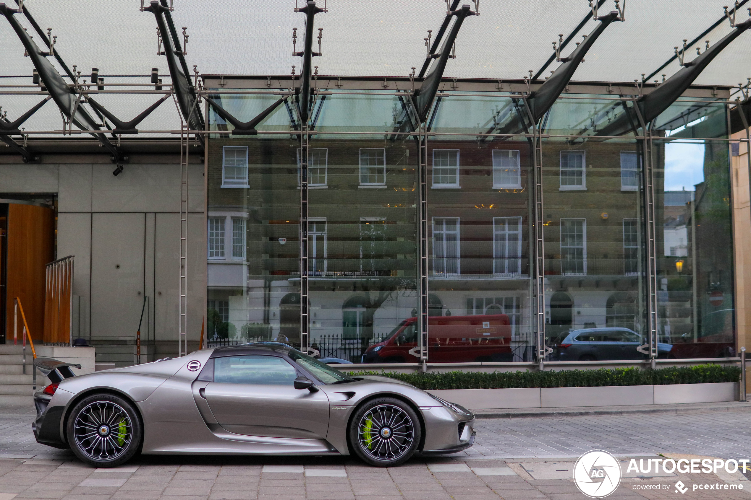 Porsche 918 Spyder Weissach Package