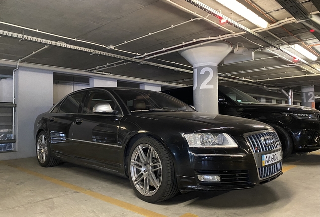 Audi S8 D3