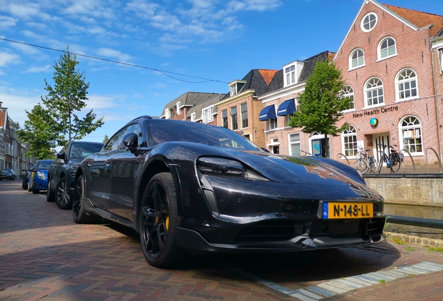 Porsche Taycan Turbo S Cross Turismo