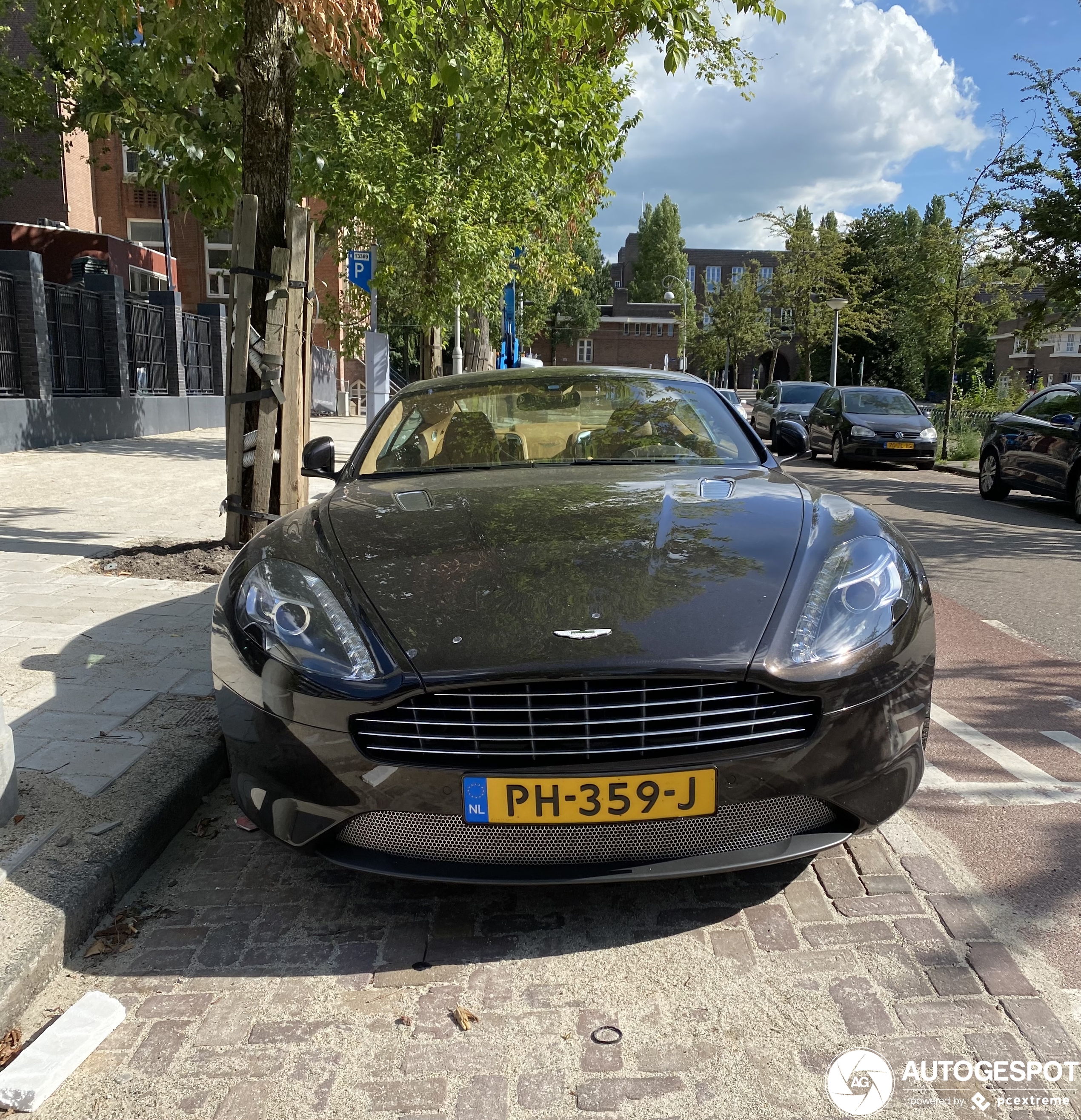 Aston Martin DB9 2013