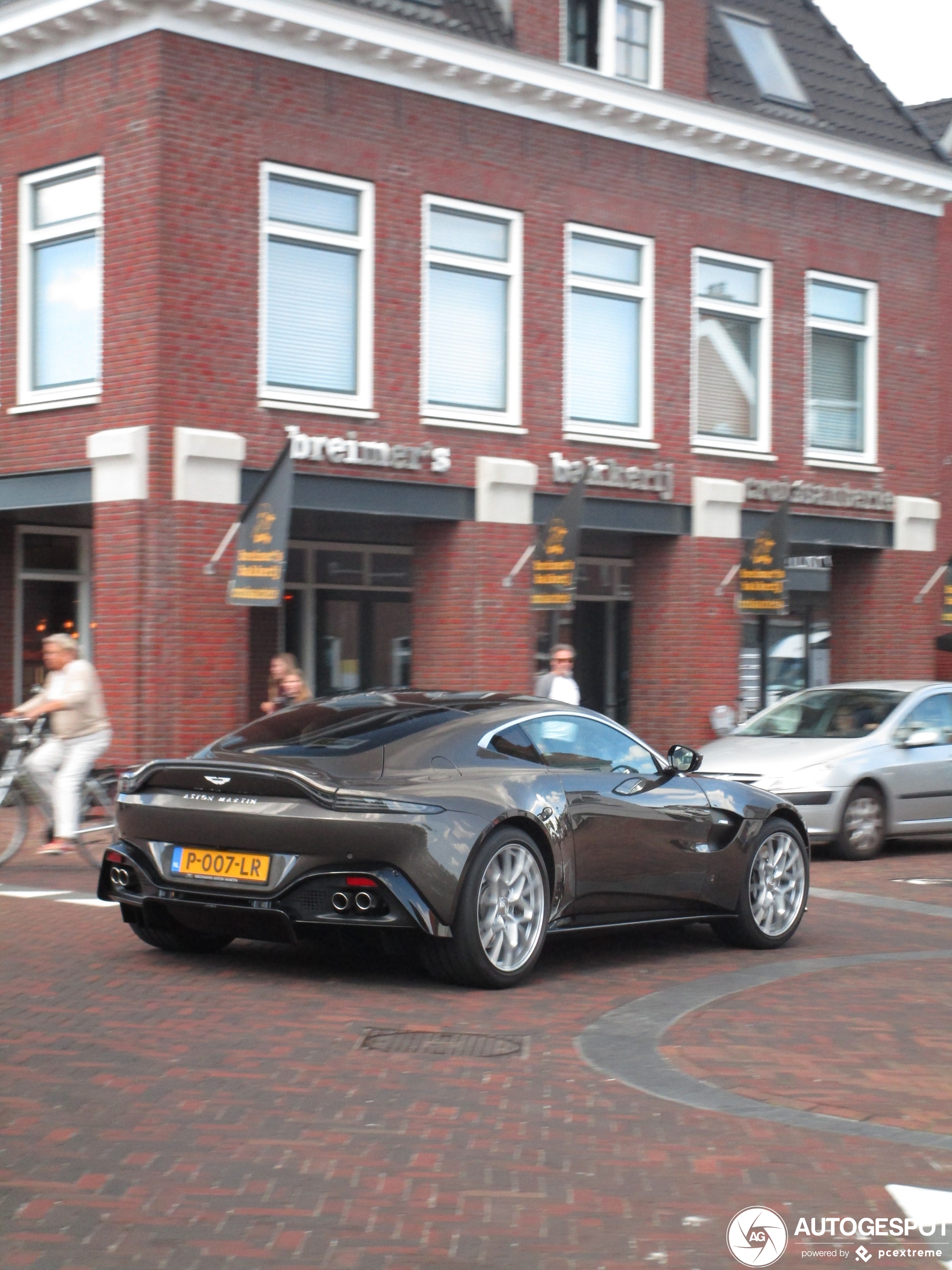 Aston Martin V8 Vantage 2021 007 Edition