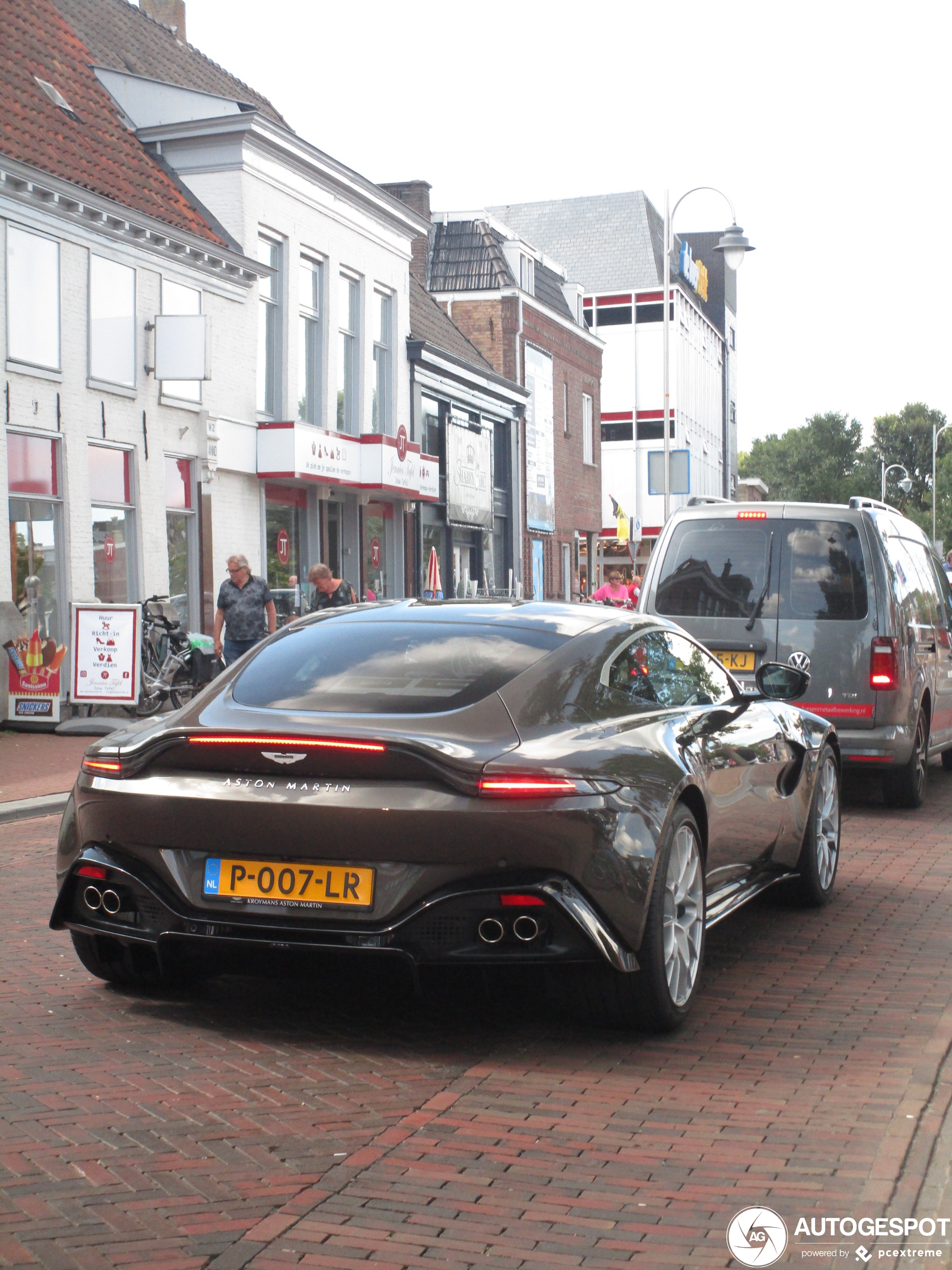 Nederlandse Aston Martin V8 Vantage 007 edition heeft toch een persoonlijk kenteken
