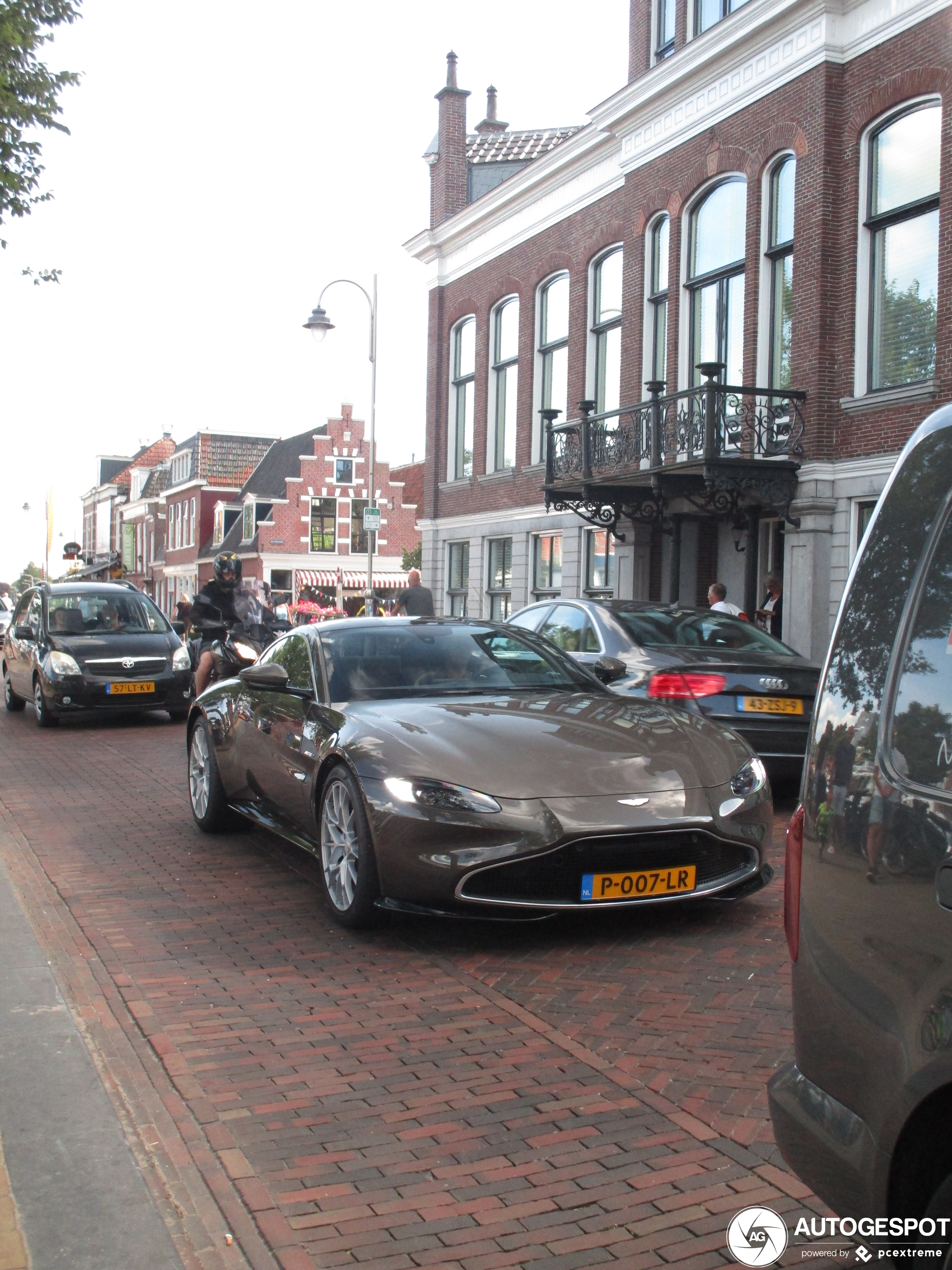 Nederlandse Aston Martin V8 Vantage 007 edition heeft toch een persoonlijk kenteken