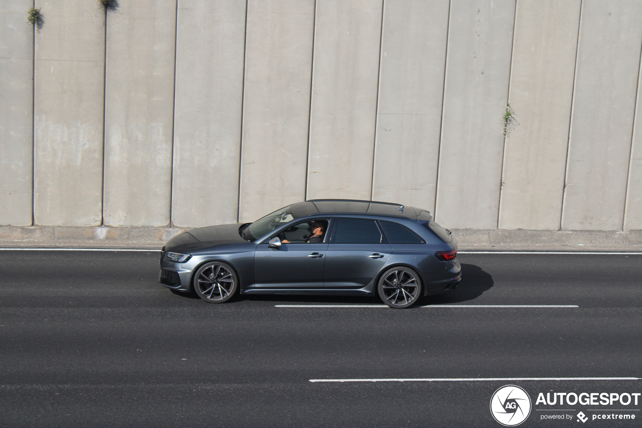 Audi RS4 Avant B9