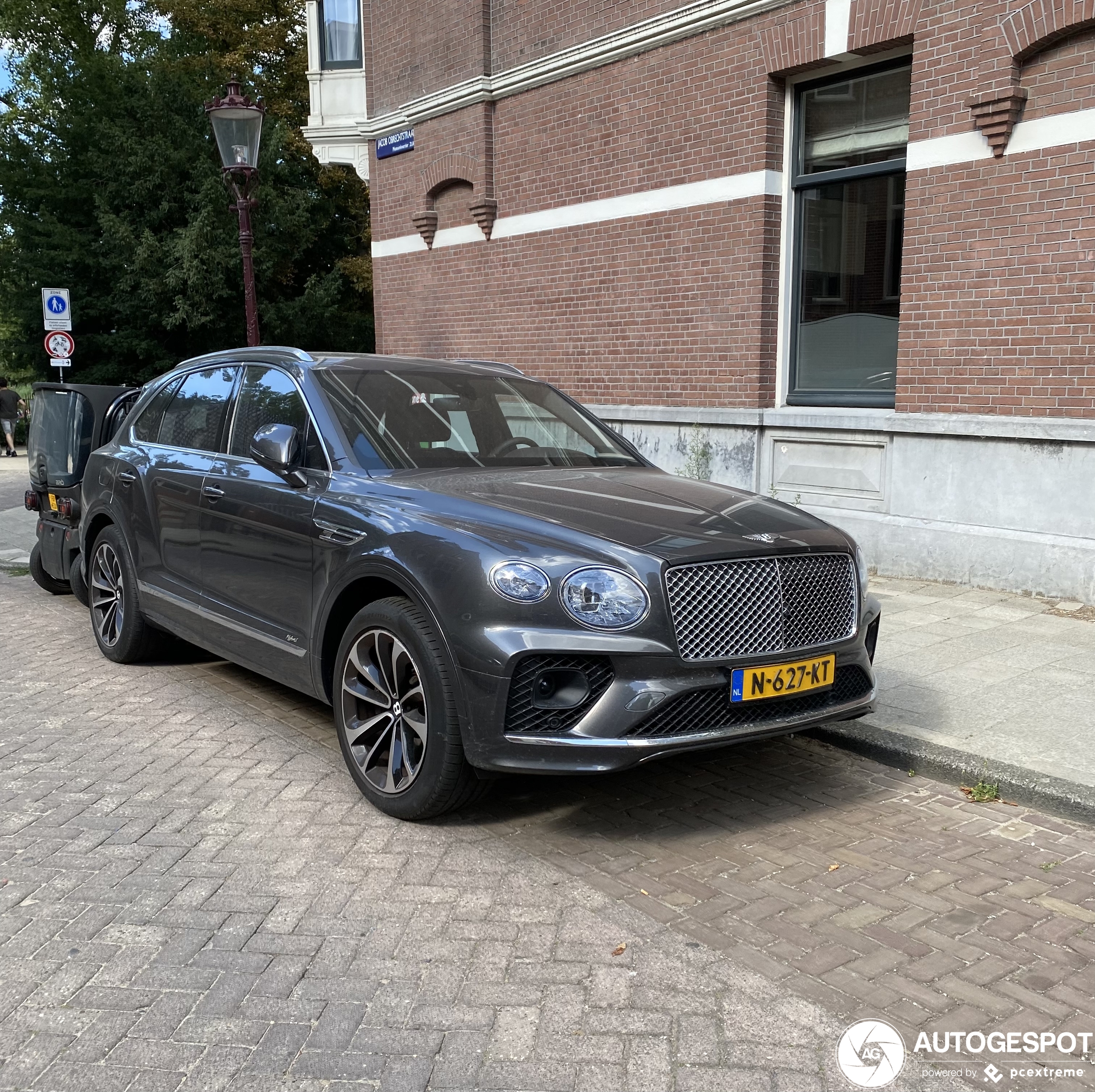 Bentley Bentayga Hybrid 2021