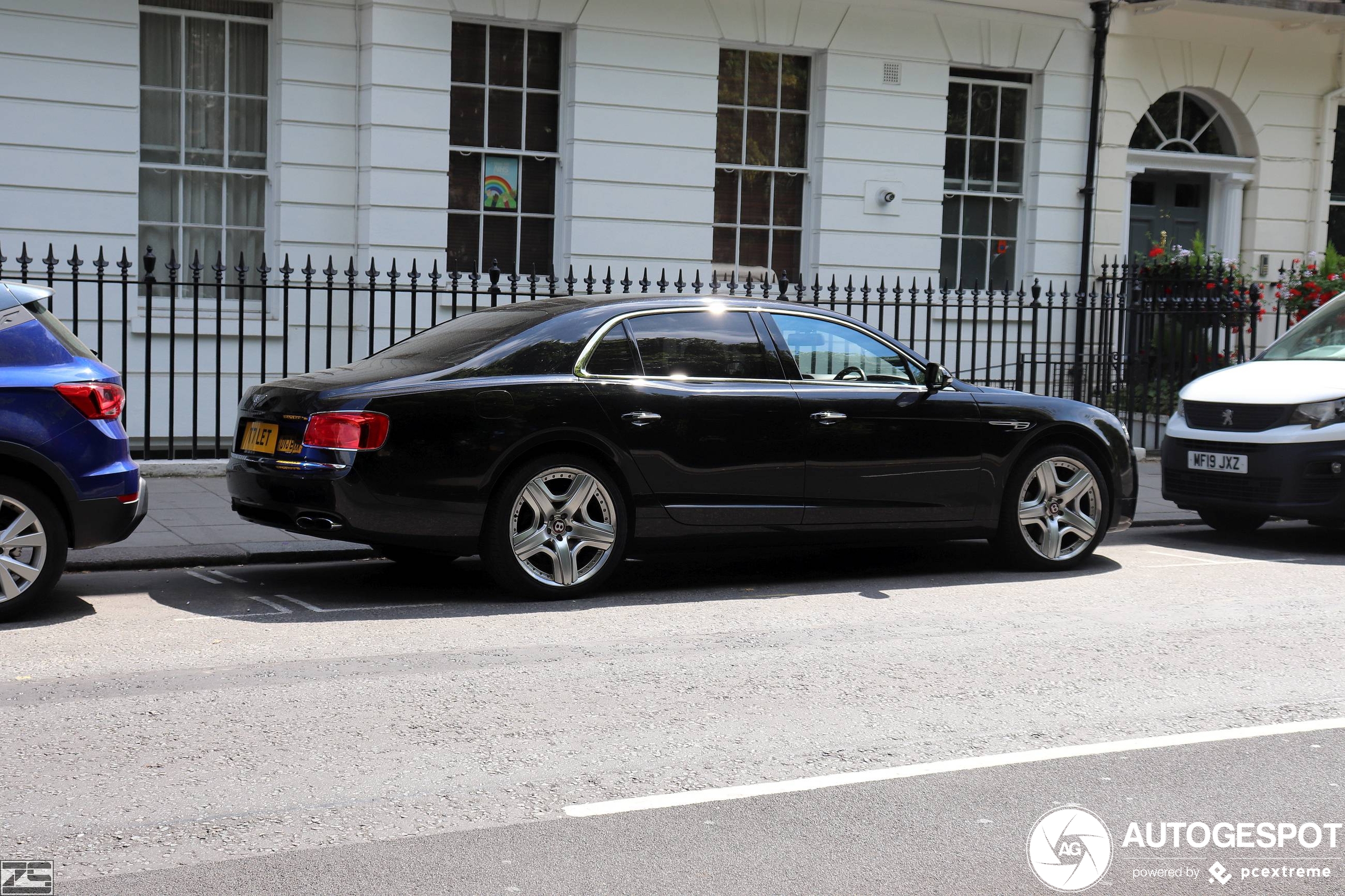 Bentley Flying Spur V8