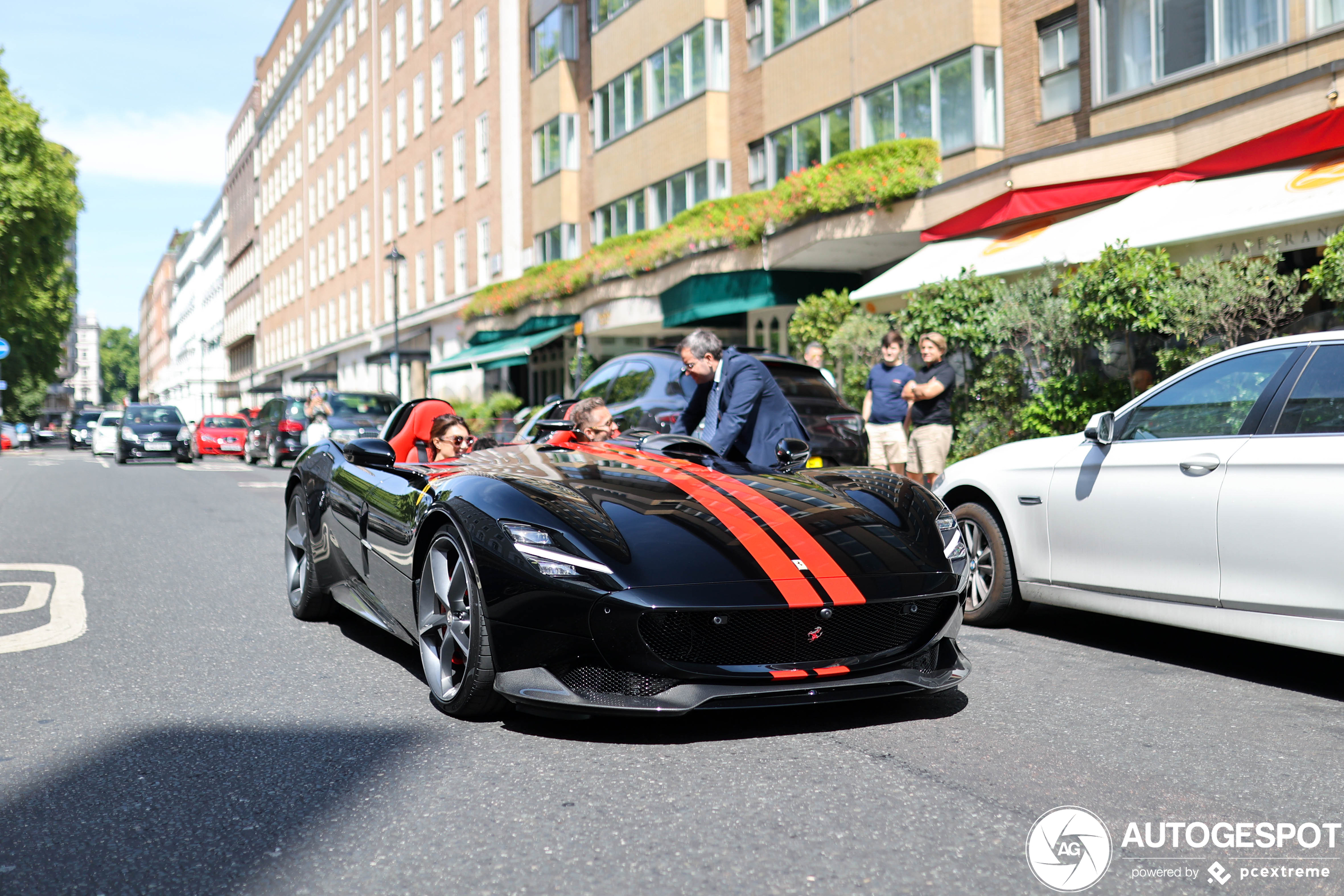 Ferrari's Monza SP2 is ook helemaal in deze zomer