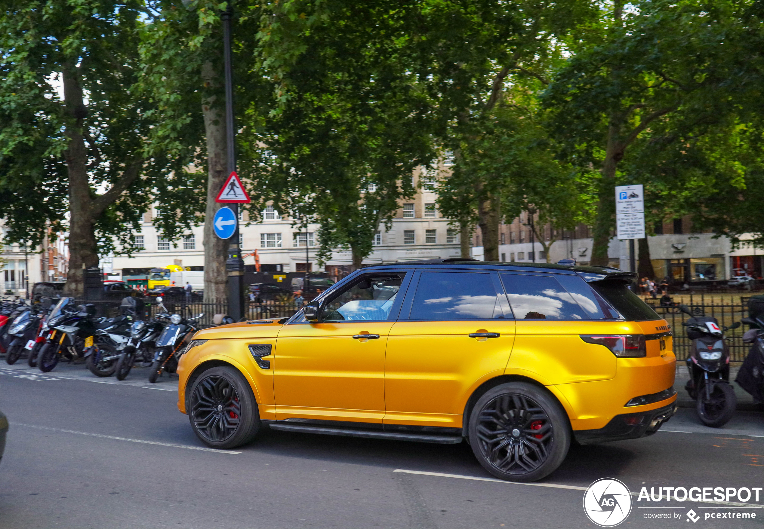 Land Rover Range Rover Sport SVR