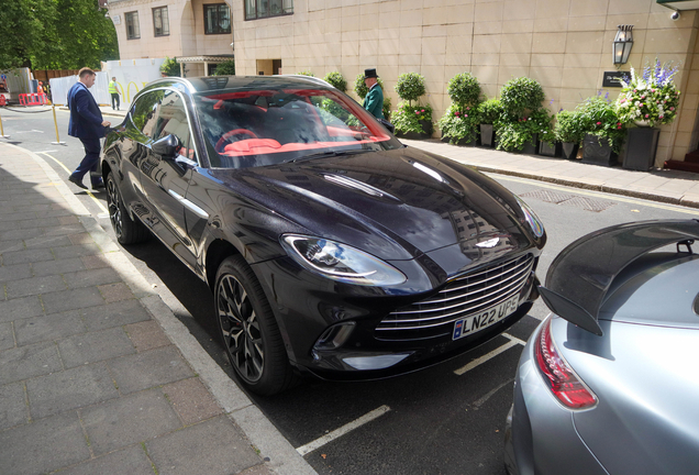 Aston Martin DBX