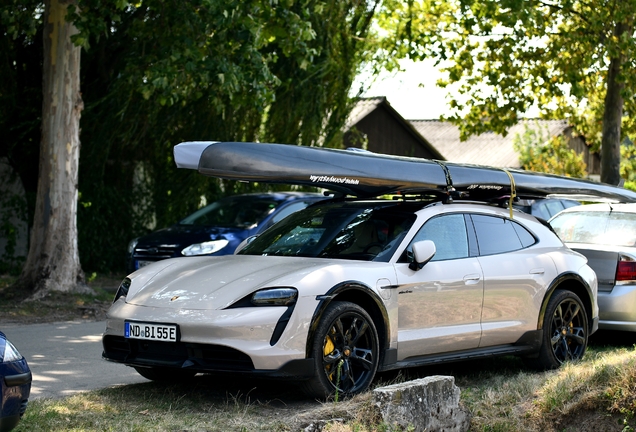 Porsche Taycan Turbo S Cross Turismo